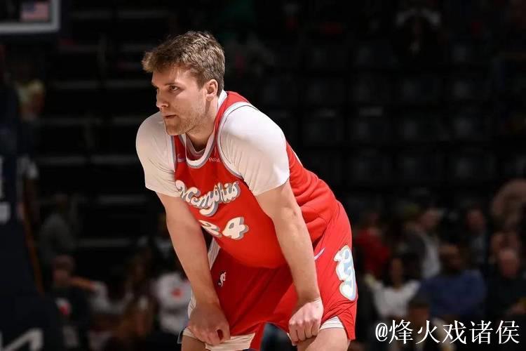 神射手！卡姆-斯潘塞全场三分6中6，砍下20分2篮板4助攻